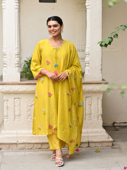 Mahee Jaipur - Yellow Pure Chanderi Floral Thread Embroidered Kurta with Pant & Dupatta