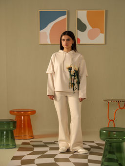 Muvazo - Cream 3D Artistry Fleece Co-Ord (Set of 2)