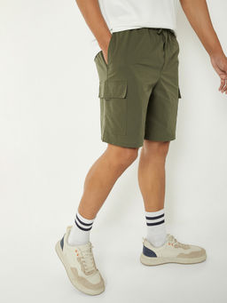 max - Men Green Solid Cargo Sports Shorts