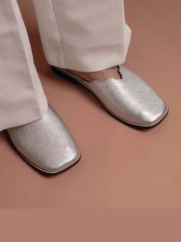 Chal Shoes - Silver Jaipur Mule Shoes