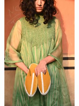 Chal Shoes - Jarsa Mojari Juttis Yellow Velvet Shoes