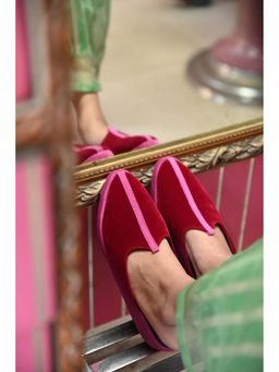 Chal Shoes - Jarsa Mojari Juttis Red Velvet Shoes