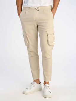 LINDBERGH - Men Cream Solid Tapered Fit Chinos