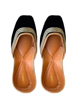KURRBAT - Women Slip On Round Toe Juttis