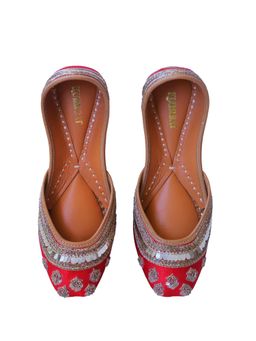 KURRBAT - Women Slip On Round Toe Juttis