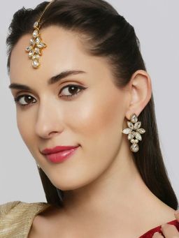 OOMPH - White Kundan No Plating Plating Traditional 1 Maangtikka, 1 Pair Of Earrings (Set of 2)