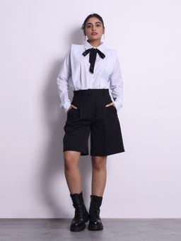 Jaey - Women Faux Pocket Black Bermuda