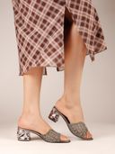 Black color option, Currently selected