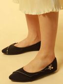 Black color option, Sold out, Currently selected