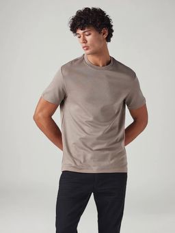 Levi's - Men Taupe Solid Regular Fit Interlock T-shirt