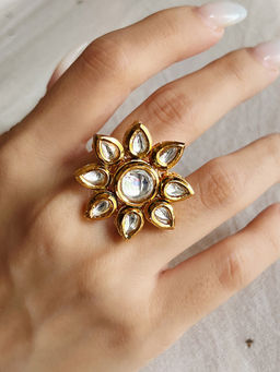 Azai by Nykaa Fashion - Embellished Gold Flower Ring with Kundan Stone