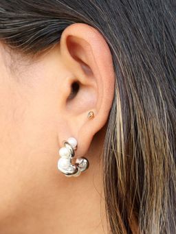 Viari Accessories - Twisted Pearl Hoops