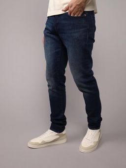 American Eagle - Men A skinny fit made with a little extra room in the thigh