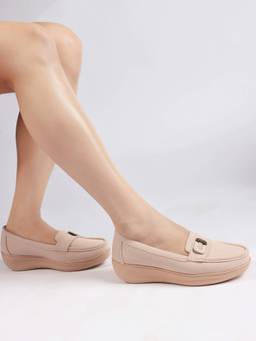 VYSTIQ - Women Cream Classic Loafers
