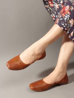VYSTIQ - Tan Elegant Square Toe Women Juttis