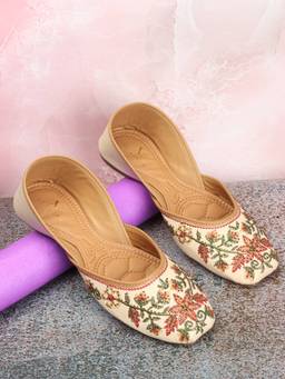 XE Looks - Elegant Design Comfortable And Fancy Ethnic Punjabi Juttis