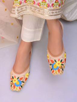 XE Looks - Traditional Floral Beaded Ethnic Juttis