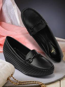 XE Looks - Textured Design Comfortable And Graceful Loafers
