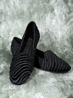 Jove - Women Black & Grey Animal Print Ballerinas