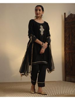 Sarvaa by Kriti - Black Raina Embroidered Kurta and Pant with Dupatta