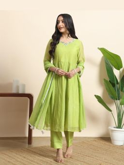 Sarvaa by Kriti - Green Bagh Embroidered Kurta and Pant with Dupatta