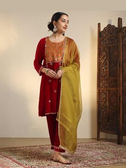Sarvaa by Kriti - Red Heer Embroidered Kurta and Salwar with Dupatta