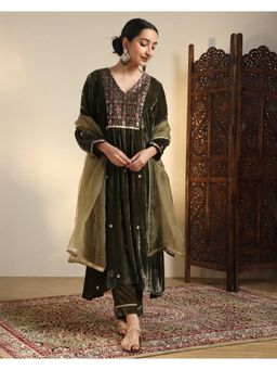 Sarvaa by Kriti - Green Fiza Embroidered Kurta and Pant with Dupatta