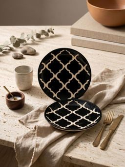 YELONA - Hand-Painted Black Ceramic Dinner Plates with Quattrofoil Pattern 7in (Pack of 2)