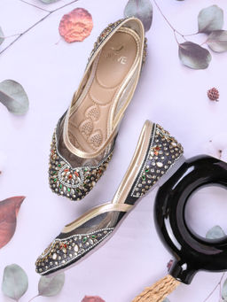 Jove - Women Black Ethnic Embellished Juttis