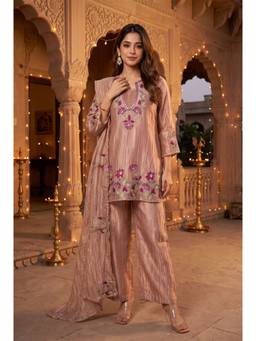 WOOMN - Peach Floral Embroidered Kurta With Pant And Dupatta