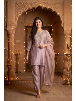 WOOMN - Embroidered Straight Pink Kurta With Pant And Dupatta