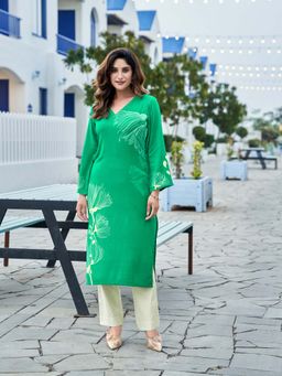 MOJILAA - Women's Green Viscose Rayon Floral Printed Straight Kurta