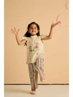 Tilsim by Sagarika Mehrotra - Girls Giraffe Co-Ord Cream (Set of 2)