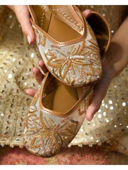 Fizzy Goblet - Women Fireflies Dance Gold Juttis