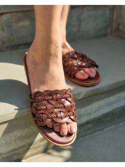 Fizzy Goblet - Women Boss Babe Brown Sandals