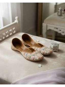 Fizzy Goblet - Women Floral Shower Gold Juttis
