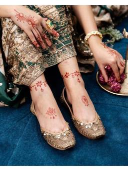 Fizzy Goblet - Women Golden Hush Juttis