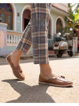 Fizzy Goblet - Women Tan & Tassel Brown Loafers
