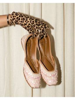 Fizzy Goblet - Women Pinky Pink Juttis