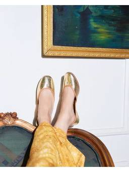 Fizzy Goblet - Women Foil Play Gold Juttis