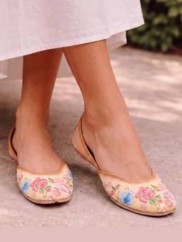 Fizzy Goblet - Pollen in Love Multi Colour Juttis