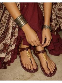 Fizzy Goblet - Women Sindoor Thong Burgundy Sandals