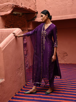 DEEPTHEE - Aubergine Panelled Straight Kurta (Set of 3)