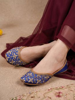 Dollphin - Women Blue Embellished Ethnic Juttis