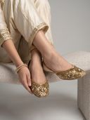 Gold color option, Currently selected