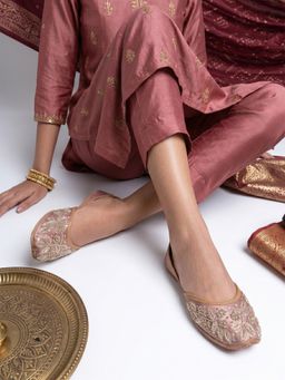 Dollphin - Women Sultan Embroidered Ethnic Juttis