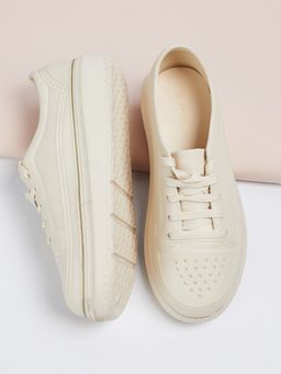 max - Women Moulded Wash and Wear Sneakers