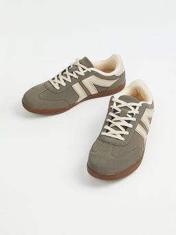 max - Men Colorblocked Sneakers