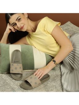 Chupps - Women Beige Saki Sliders