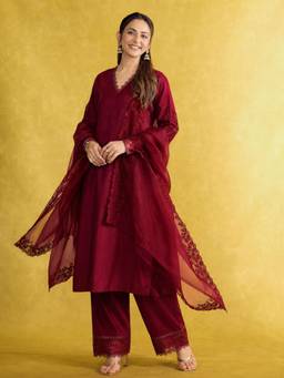 Gahan - Womens Maroon Vichitra Silk Solid Kurta with Pant & Dupatta